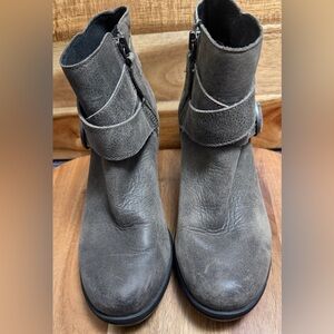 Sorel | Women’s Joan of Arctic Wedge Zip Waterproof Chelsea Ankle Boots, Size 8
